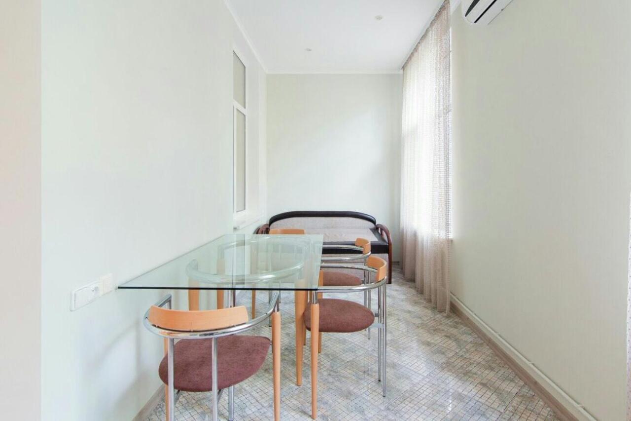Best Apartments On Deribasovskoy オデッサ 部屋 写真